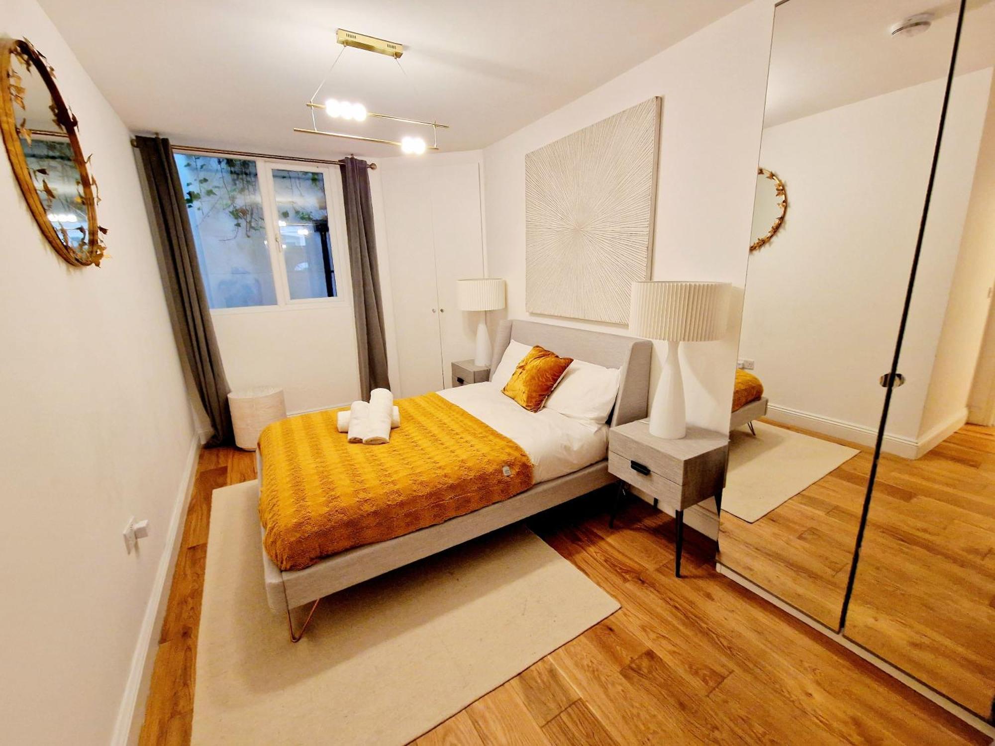 Stunning Hyde Park Home, Ground Floor Maisonette, Duplex, Near Tube Metro Stations London