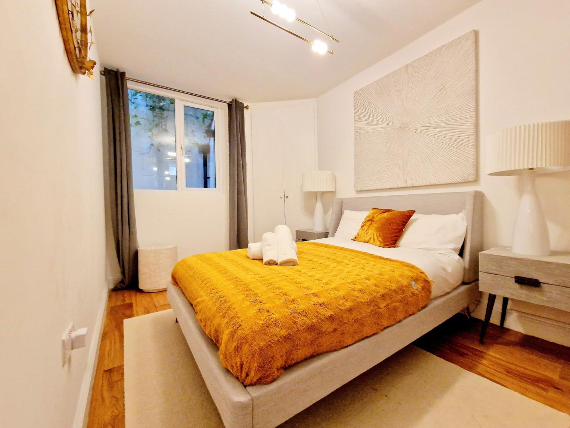 Apartment Stunning Hyde Park Home, Ground Floor Maisonette, Duplex, Near Tube Metro Stations