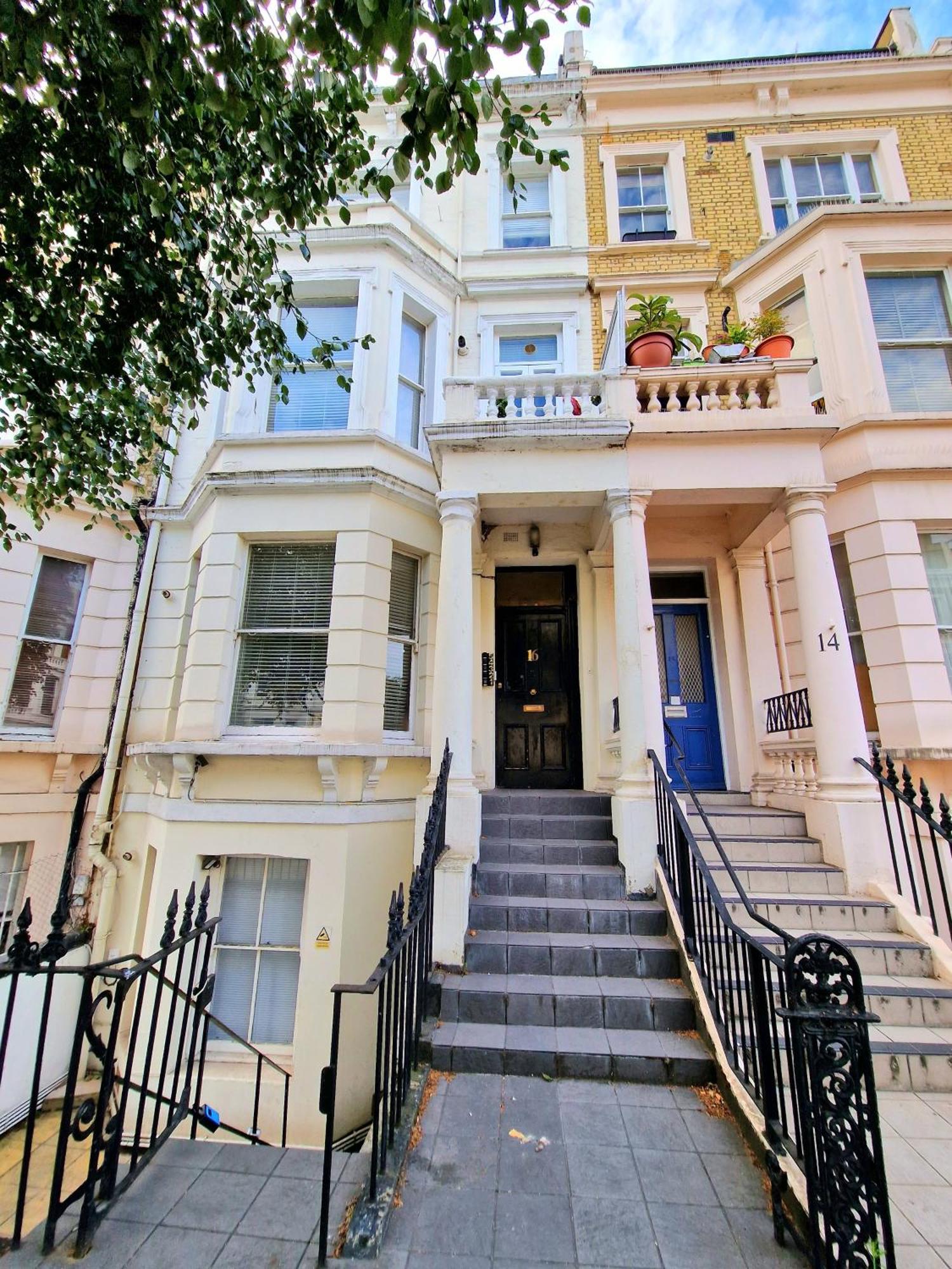 Apartamento Charming With Private Balcony, On 1st Floor, With 2 Bathrooms, 3 Min Walk To Earl's Court Station Londres