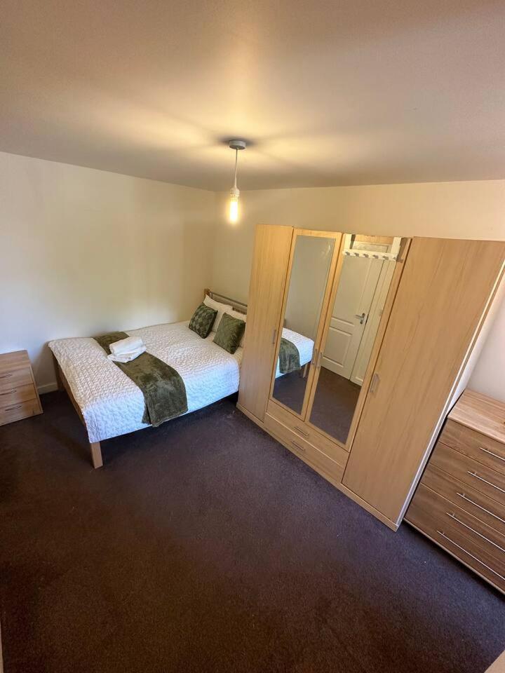 New Build 2 Bedroom With 2 Bath In London