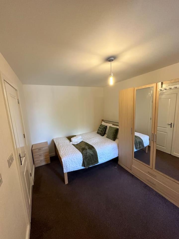 New Build 2 Bedroom With 2 Bath In * London