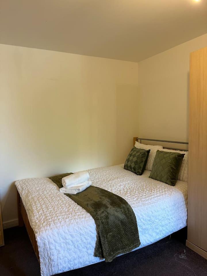 Apartment New Build 2 Bedroom With 2 Bath In London
