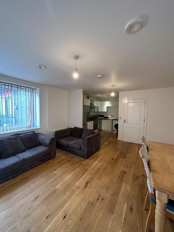 Apartment New Build 2 Bedroom With 2 Bath In London