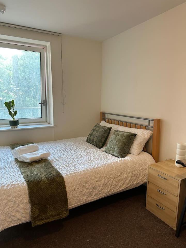 New Build 2 Bedroom With 2 Bath In Apartment London