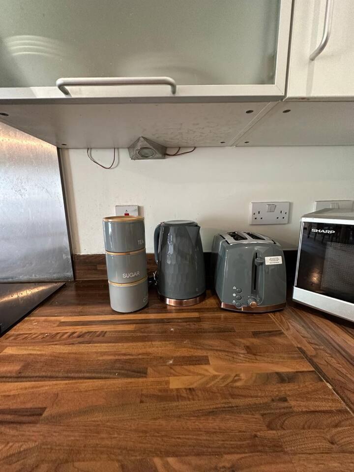 Apartment New Build 2 Bedroom With 2 Bath In London