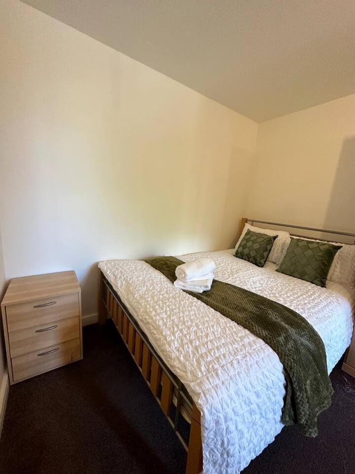 New Build 2 Bedroom With 2 Bath In Apartment London