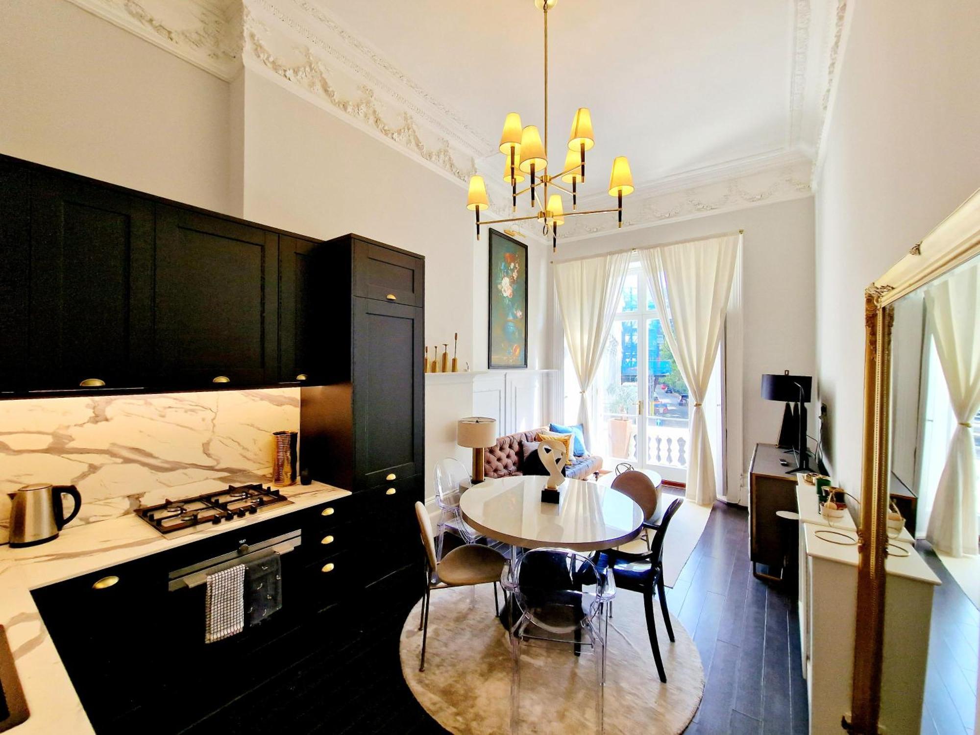 Stunning Hyde Park With Private Balcony & Lift Elevator Access Apartamento