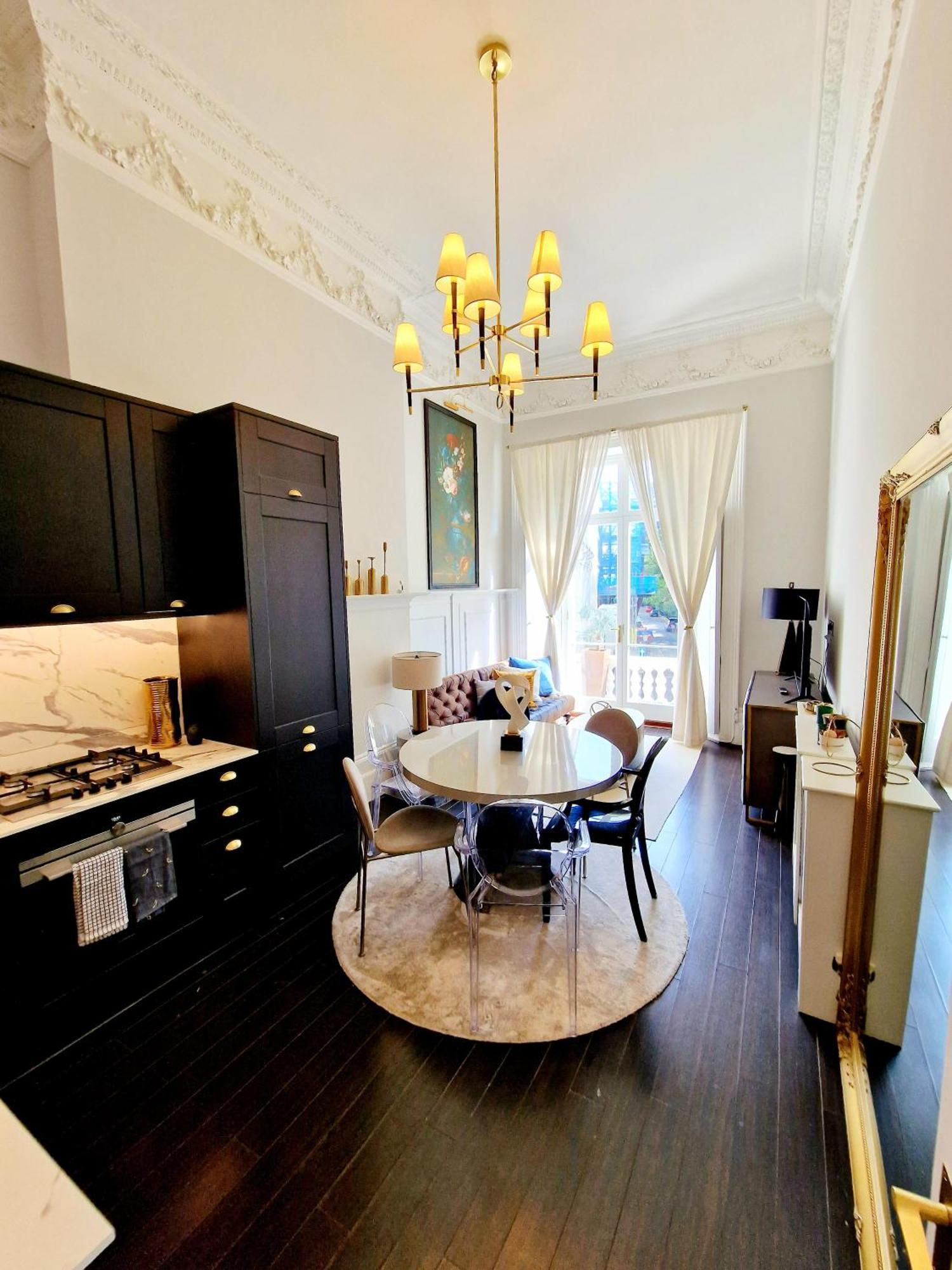 Stunning Hyde Park With Private Balcony & Lift Elevator Access *