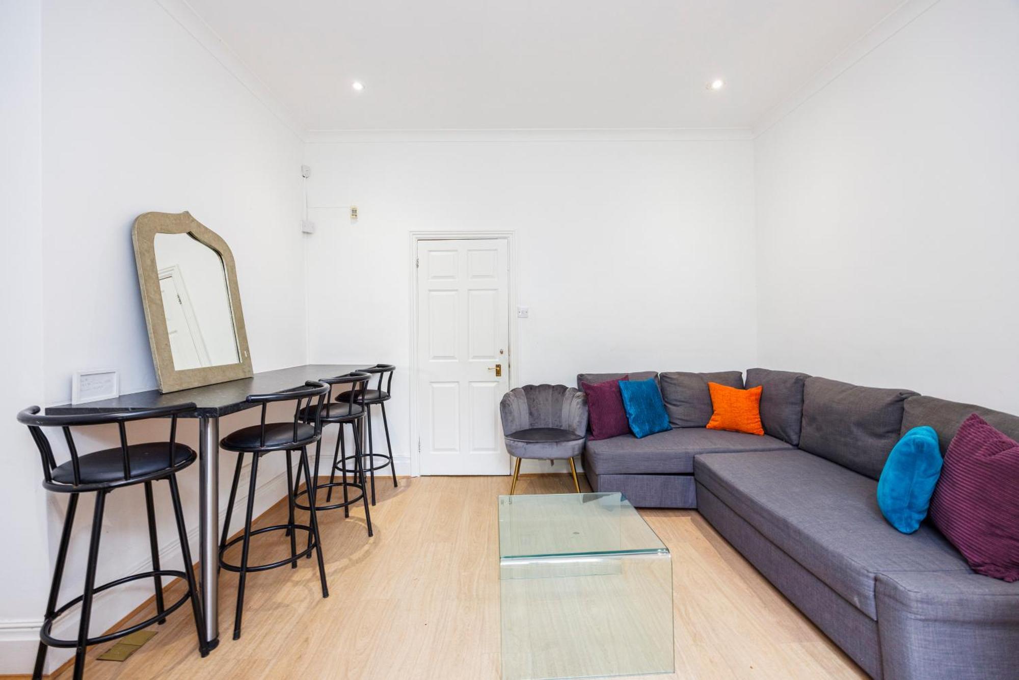 Larger Groups With Garden And Parking Apartment *