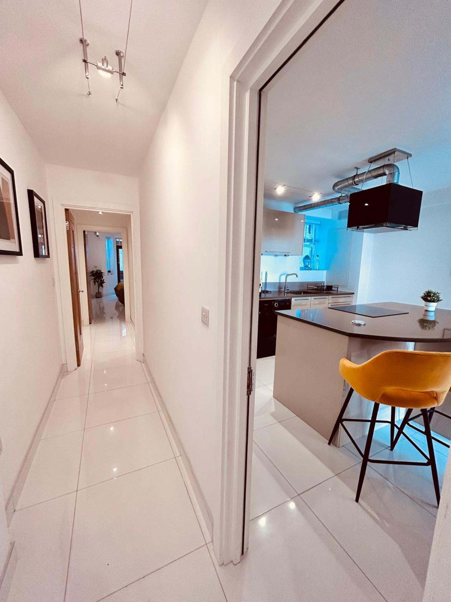 Apartment Stunning Spacious B.apt. Slps.4 *