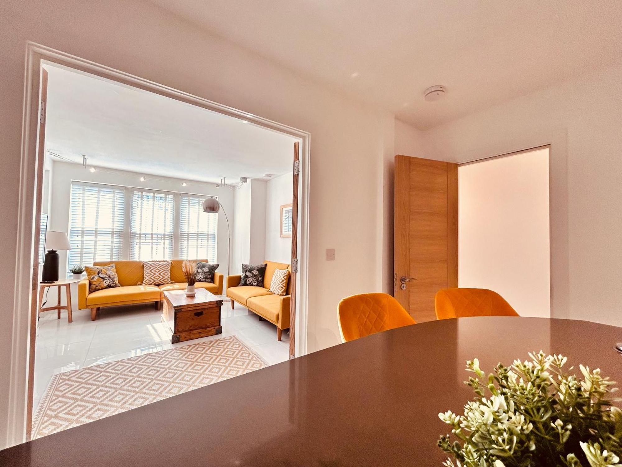 Stunning Spacious B.apt. Slps.4 London