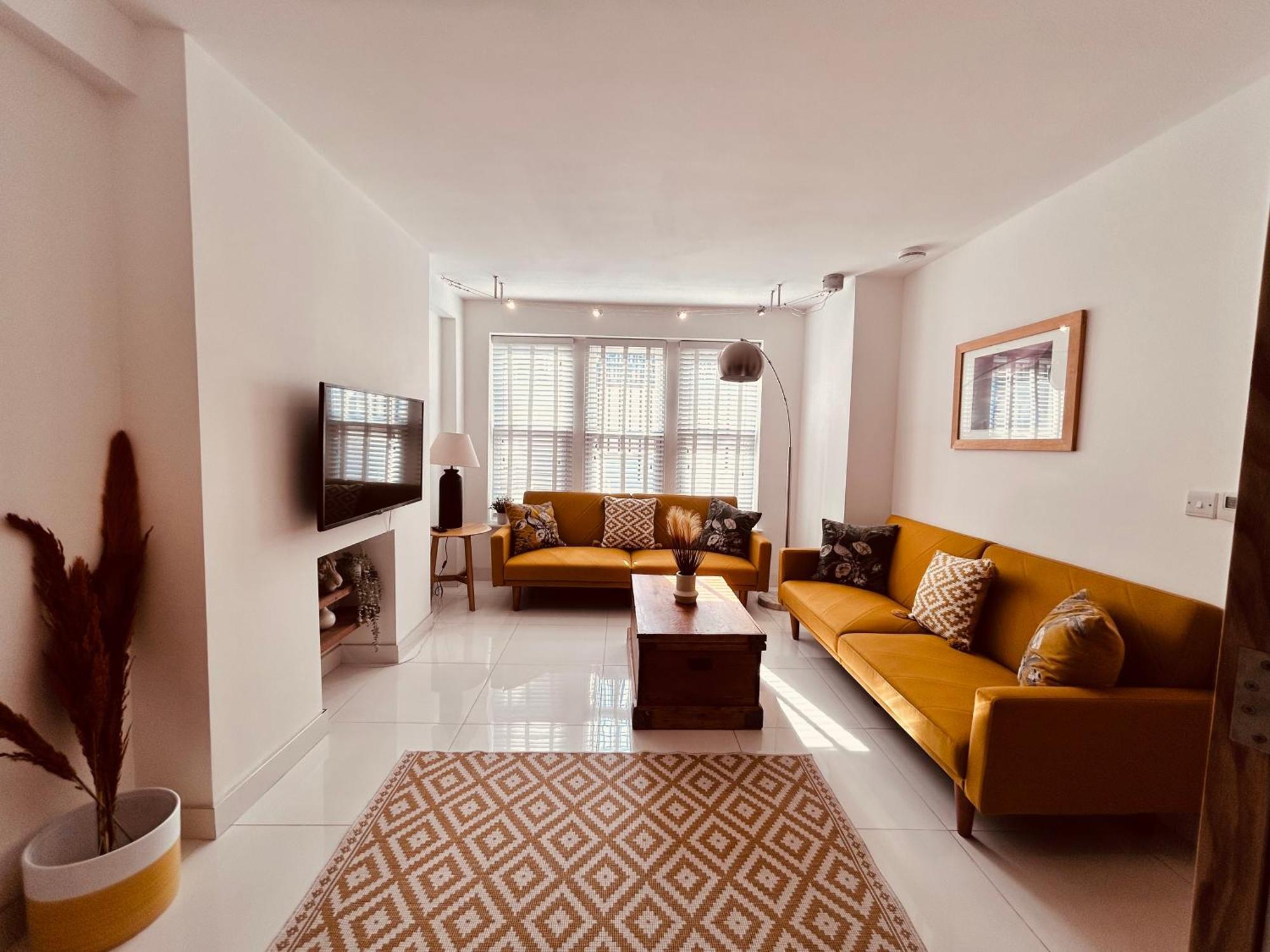 Apartment Stunning Spacious B.apt. Slps.4 *