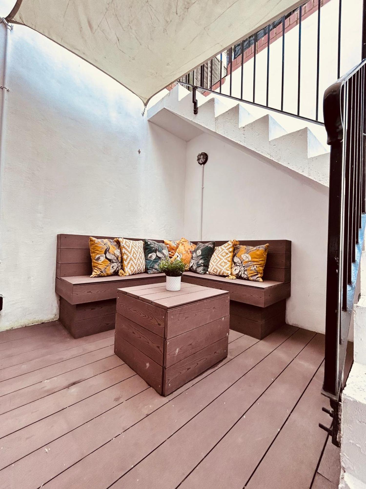Stunning Spacious B.apt. Slps.4 London