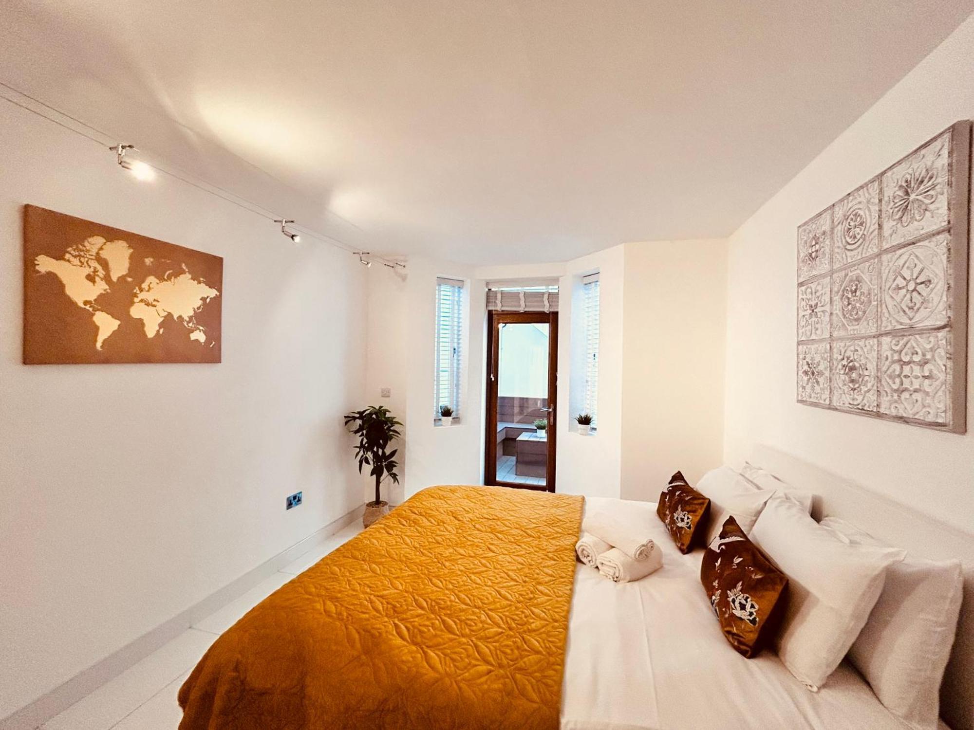 Stunning Spacious B.apt. Slps.4 Apartment London