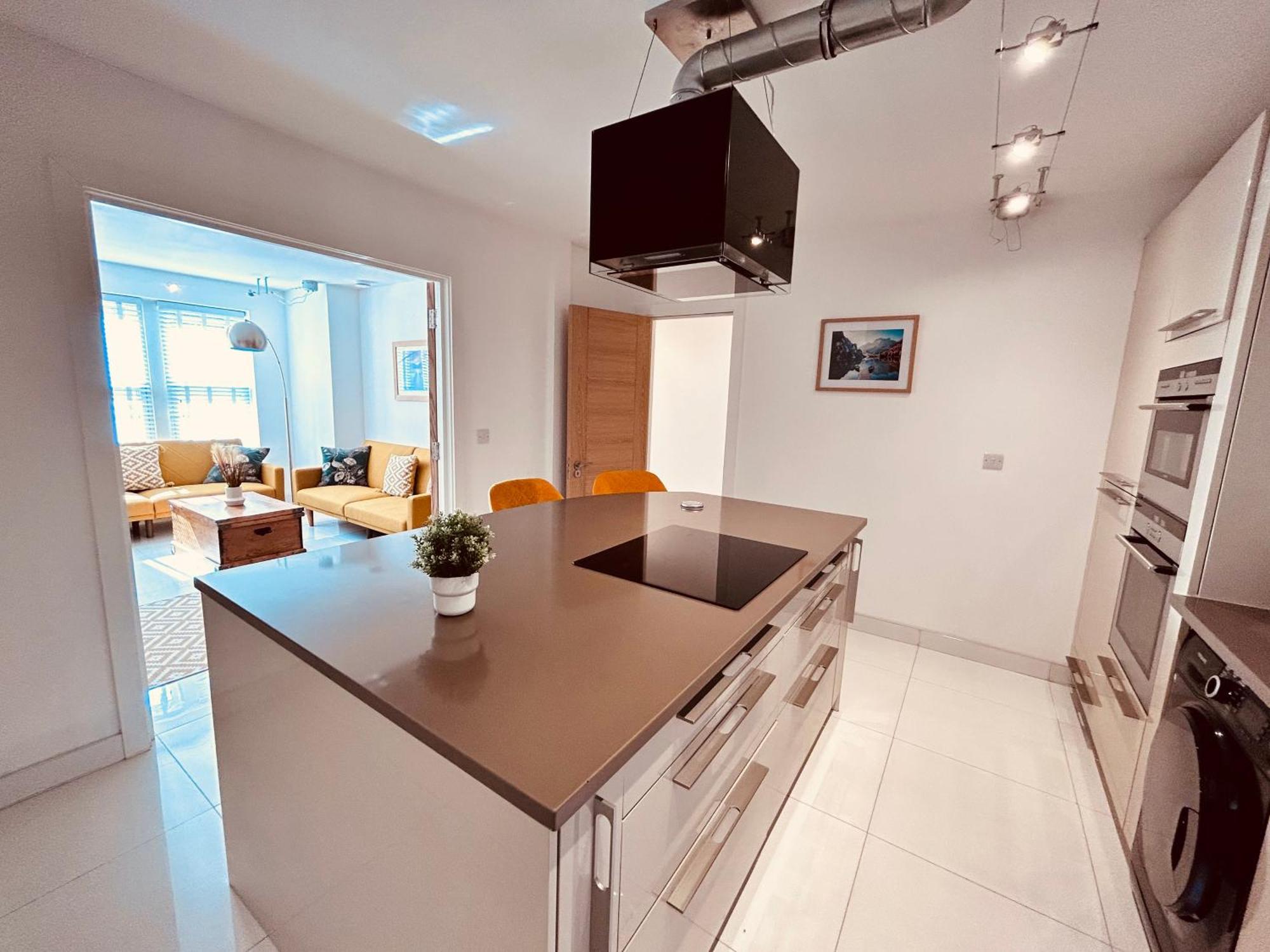 Apartment Stunning Spacious B.apt. Slps.4 *