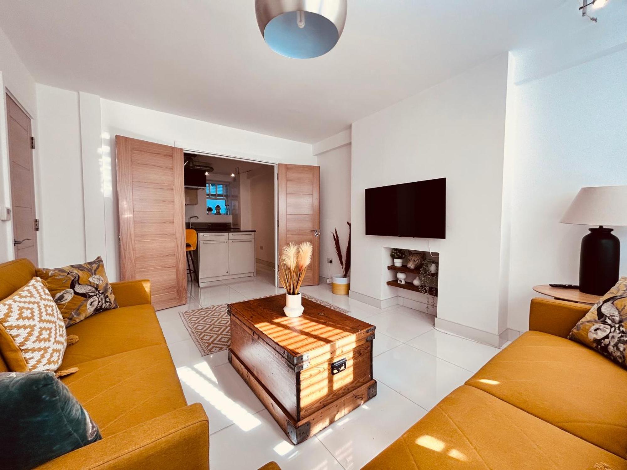 Stunning Spacious B.apt. Slps.4 *