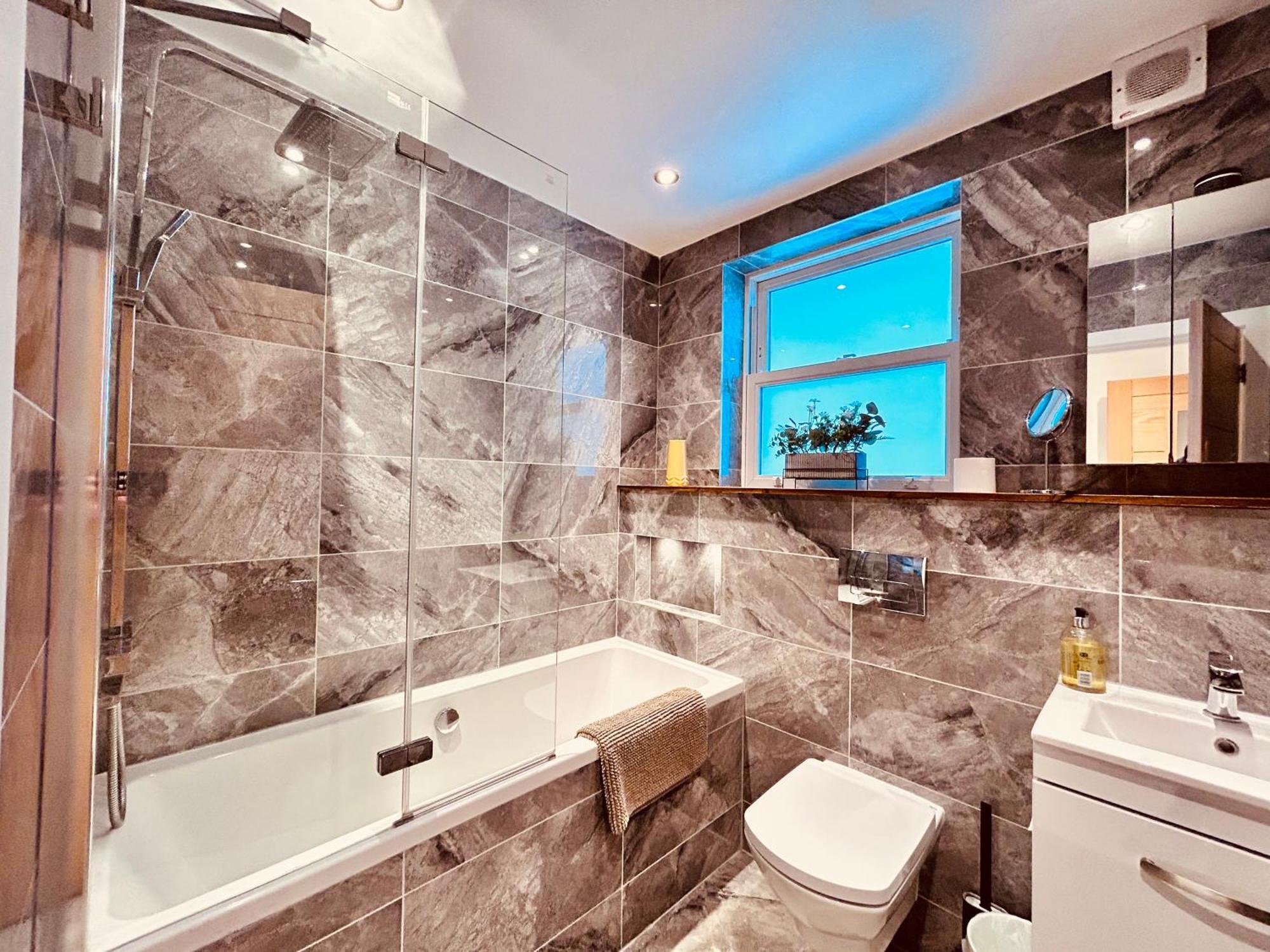 Apartment Stunning Spacious B.apt. Slps.4 *