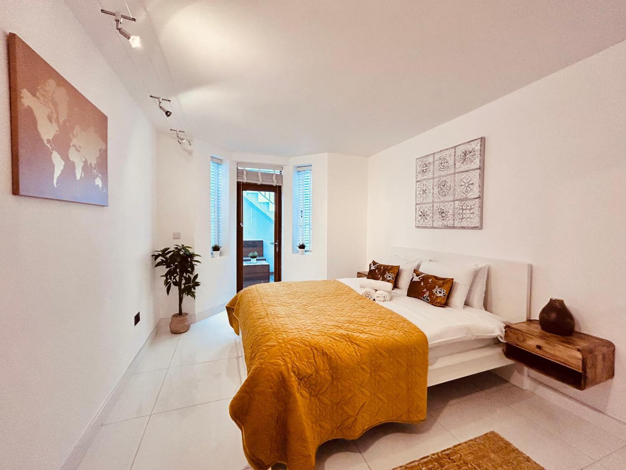 Apartment Stunning Spacious B.apt. Slps.4 *