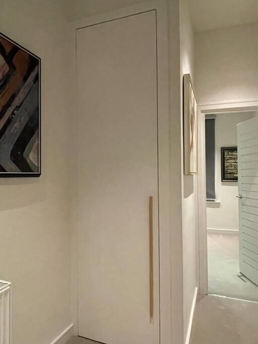 Quintessential Town House Close To Apartment London
