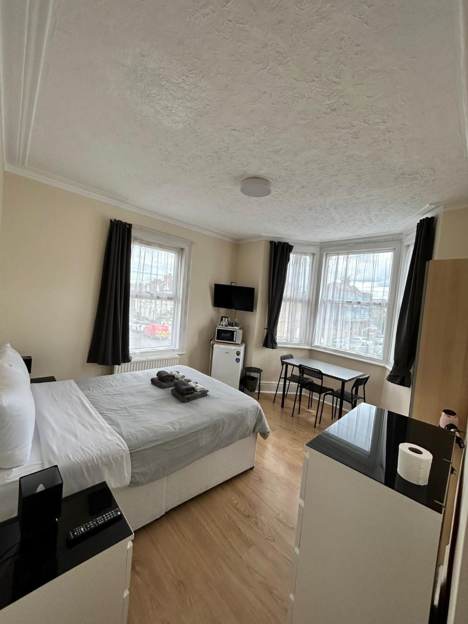 Guest house Willesden