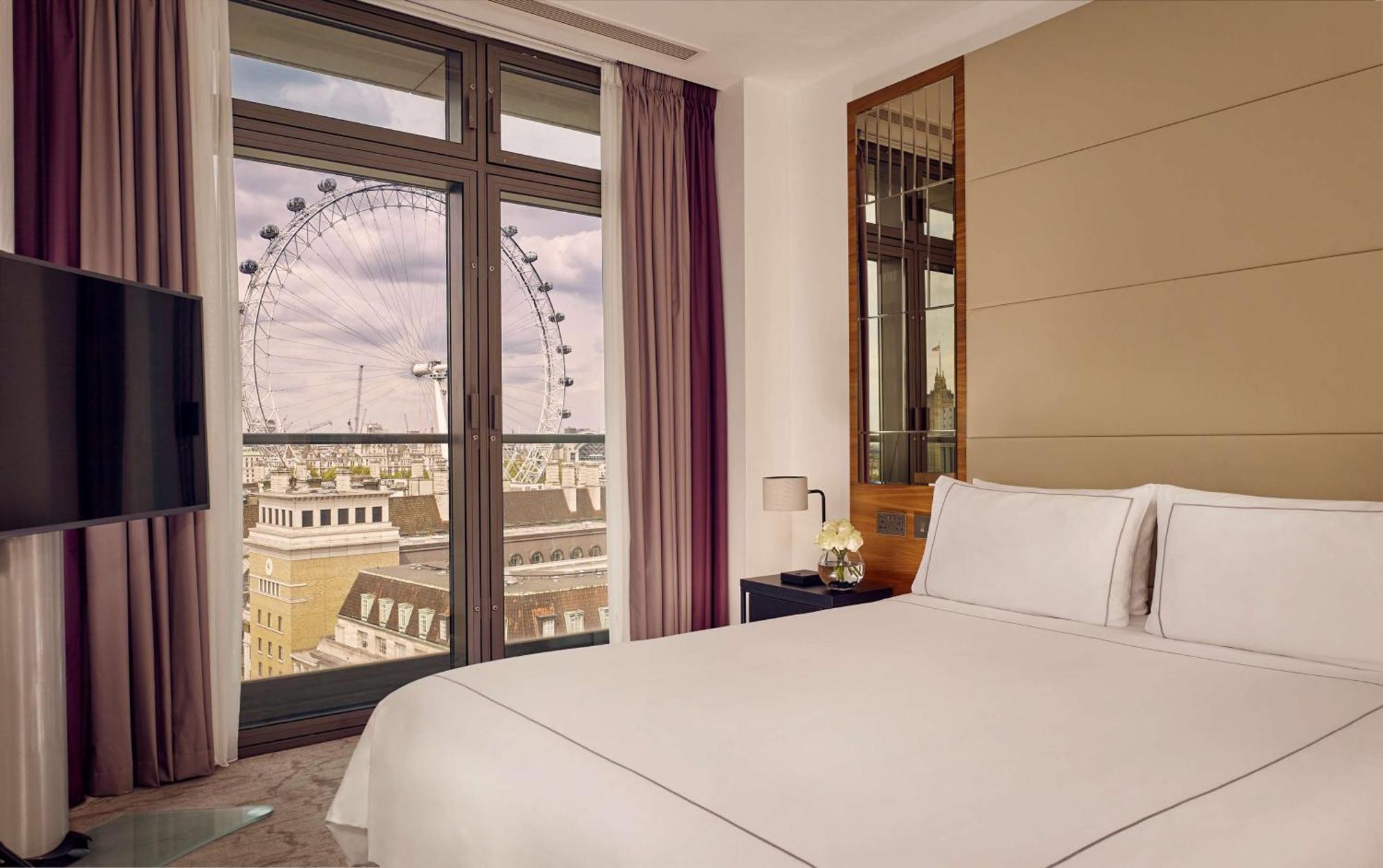 Hotel Park Plaza County Hall 4*