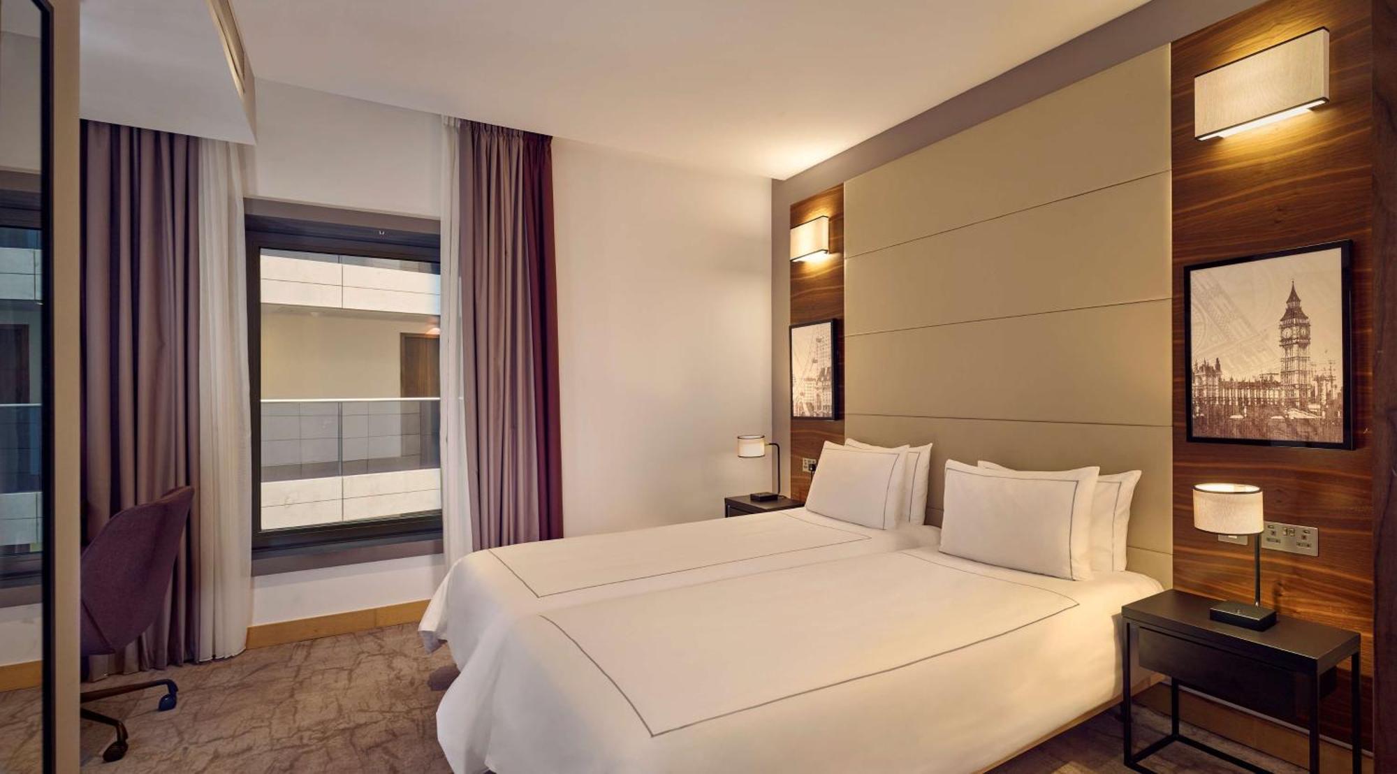 Park Plaza County Hall 4*
