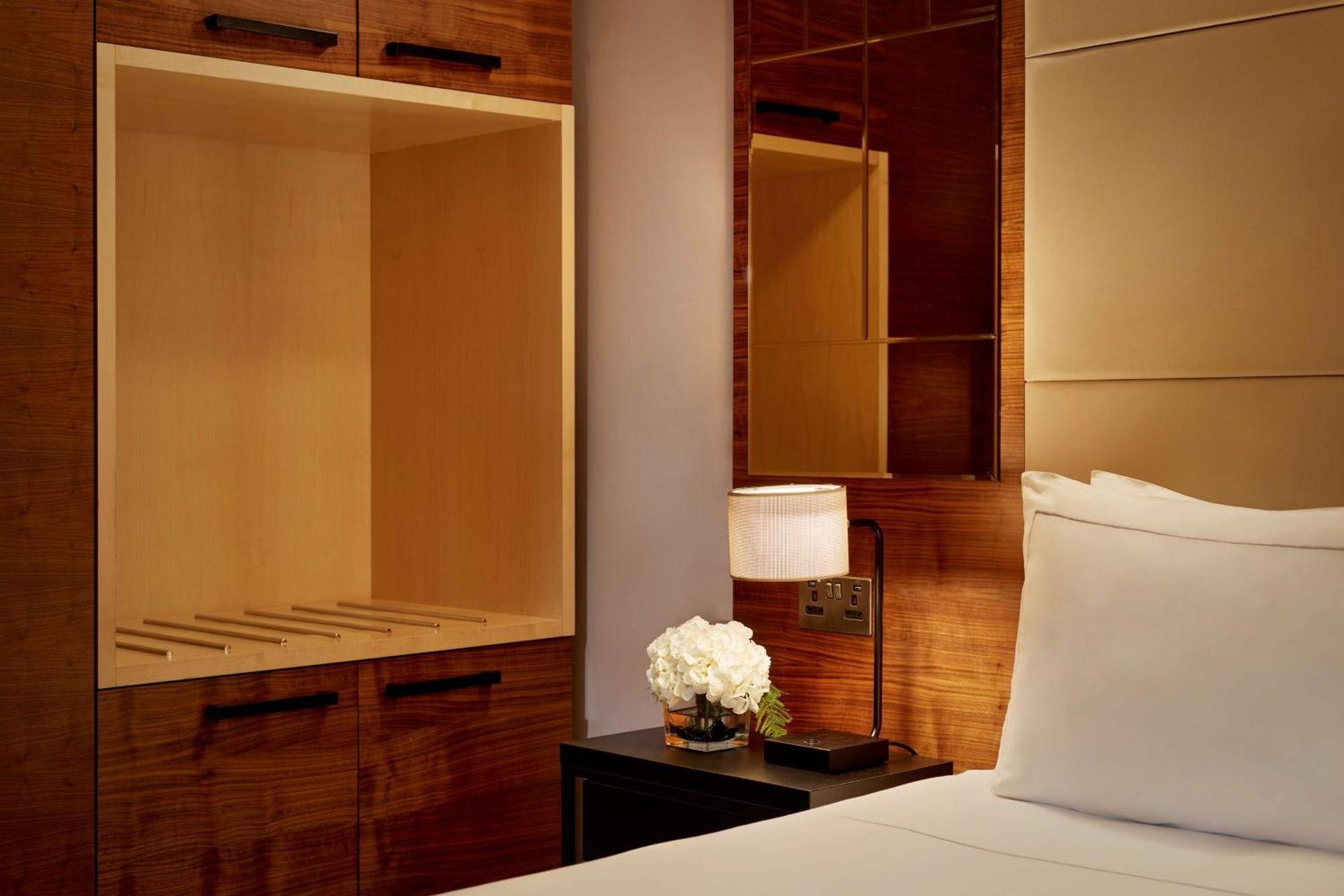 Park Plaza County Hall Hotel London
