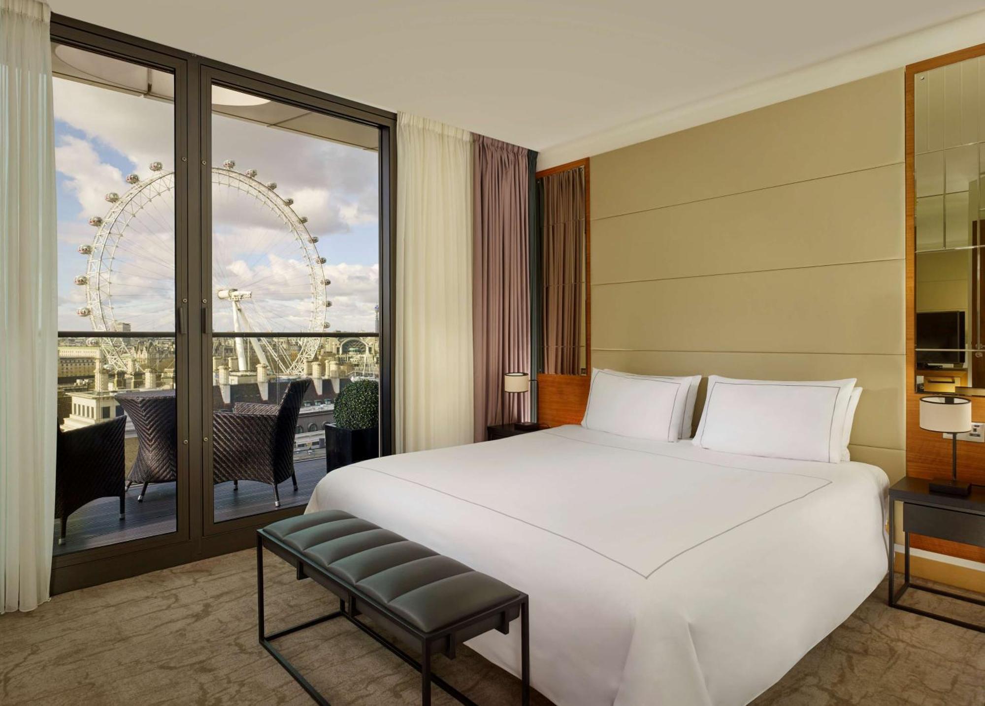 Park Plaza County Hall 4*