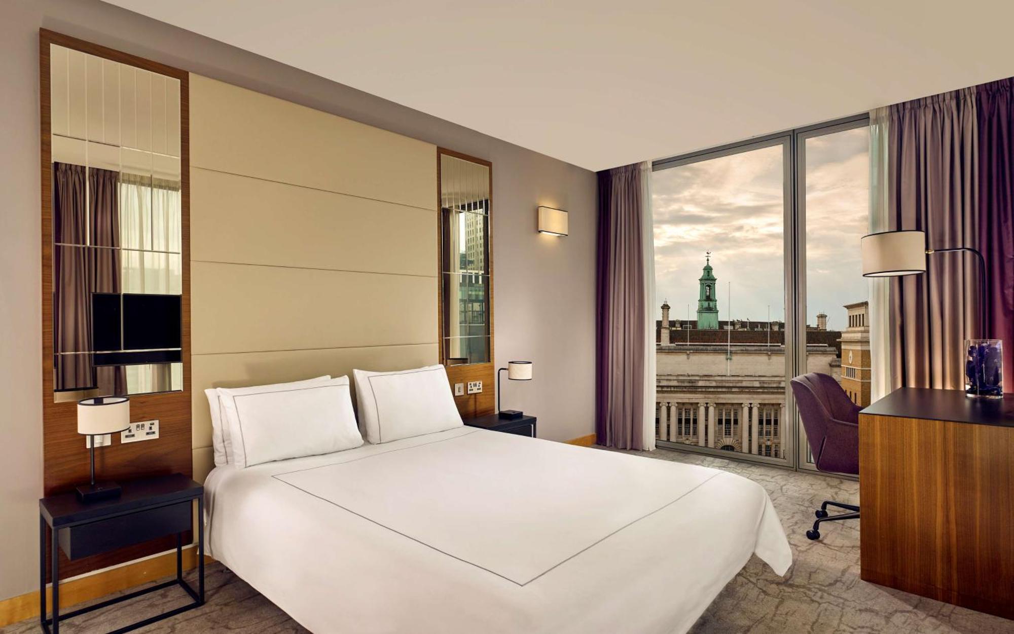 Park Plaza County Hall 4*