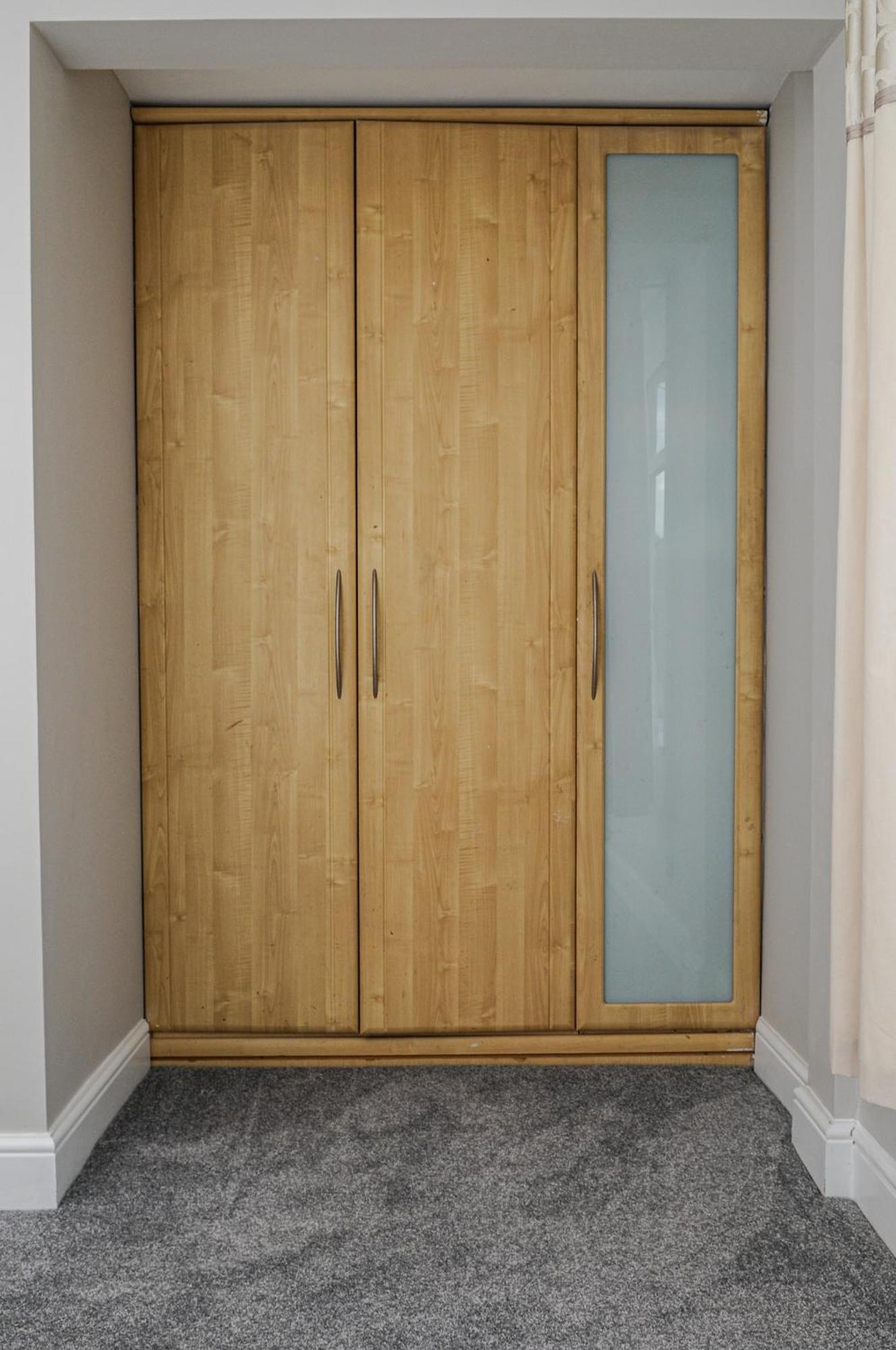 Luxury 5 Star Apartments, Parking, Garden, Near Metro Stations 10-15mins To Apartment