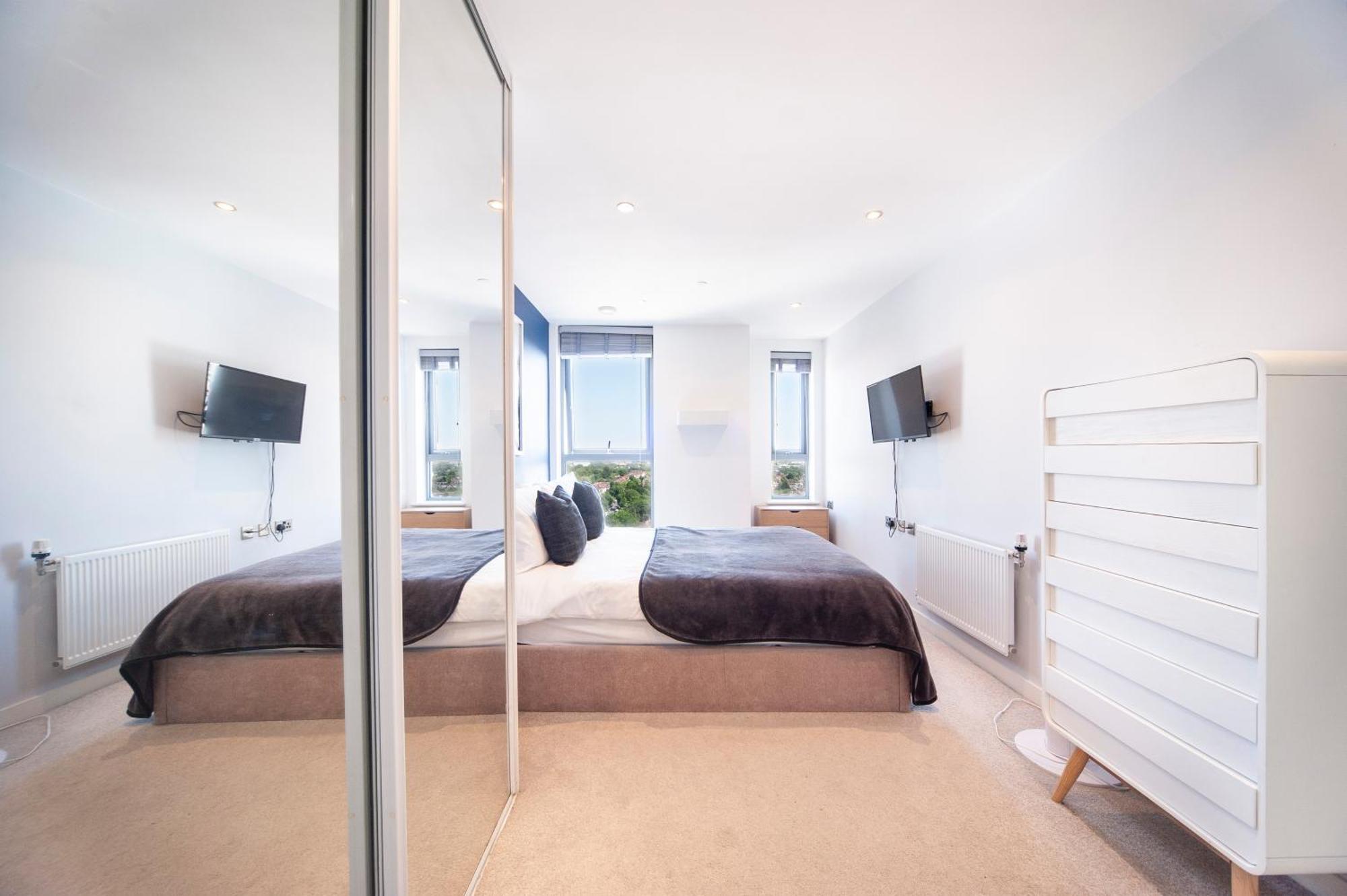Floor - 2 Bed/2 Bath + Private Balcony Apartamento Londres