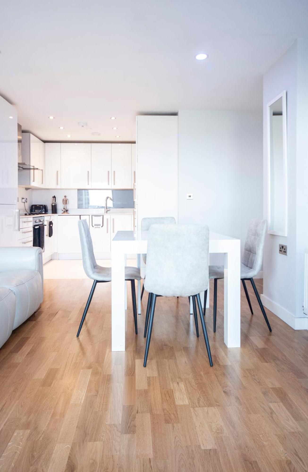 Floor - 2 Bed/2 Bath + Private Balcony Apartamento Londres