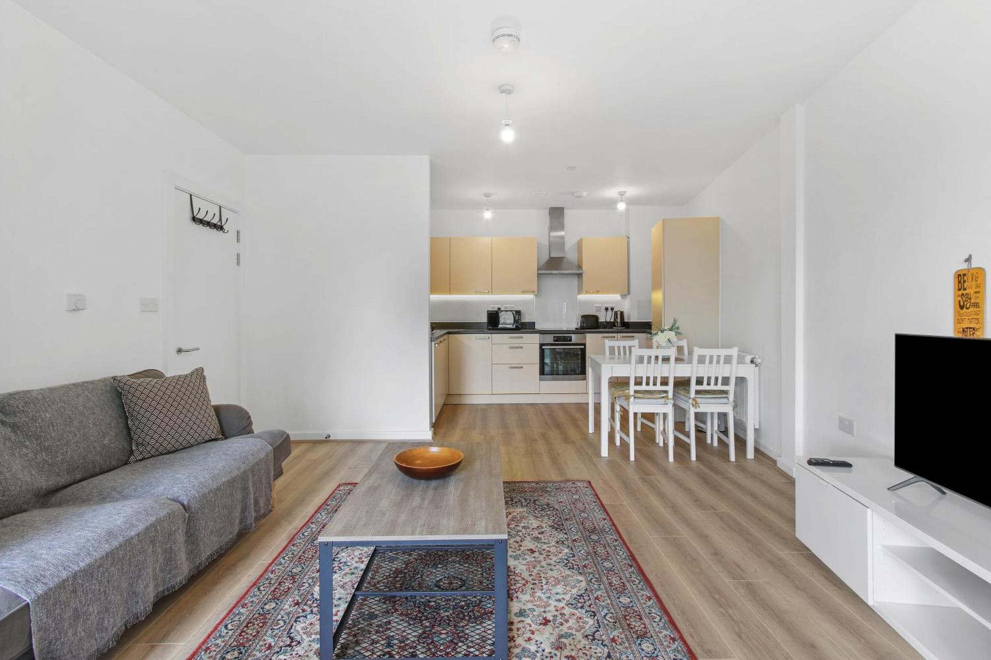 Apartment Centrally Located - Modern - 2bed - 2bath