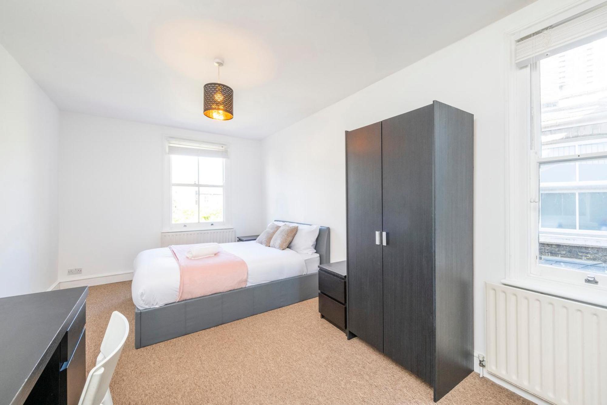 Spacious City Eye, Westminster, Big Ben, Vauxhall Station London