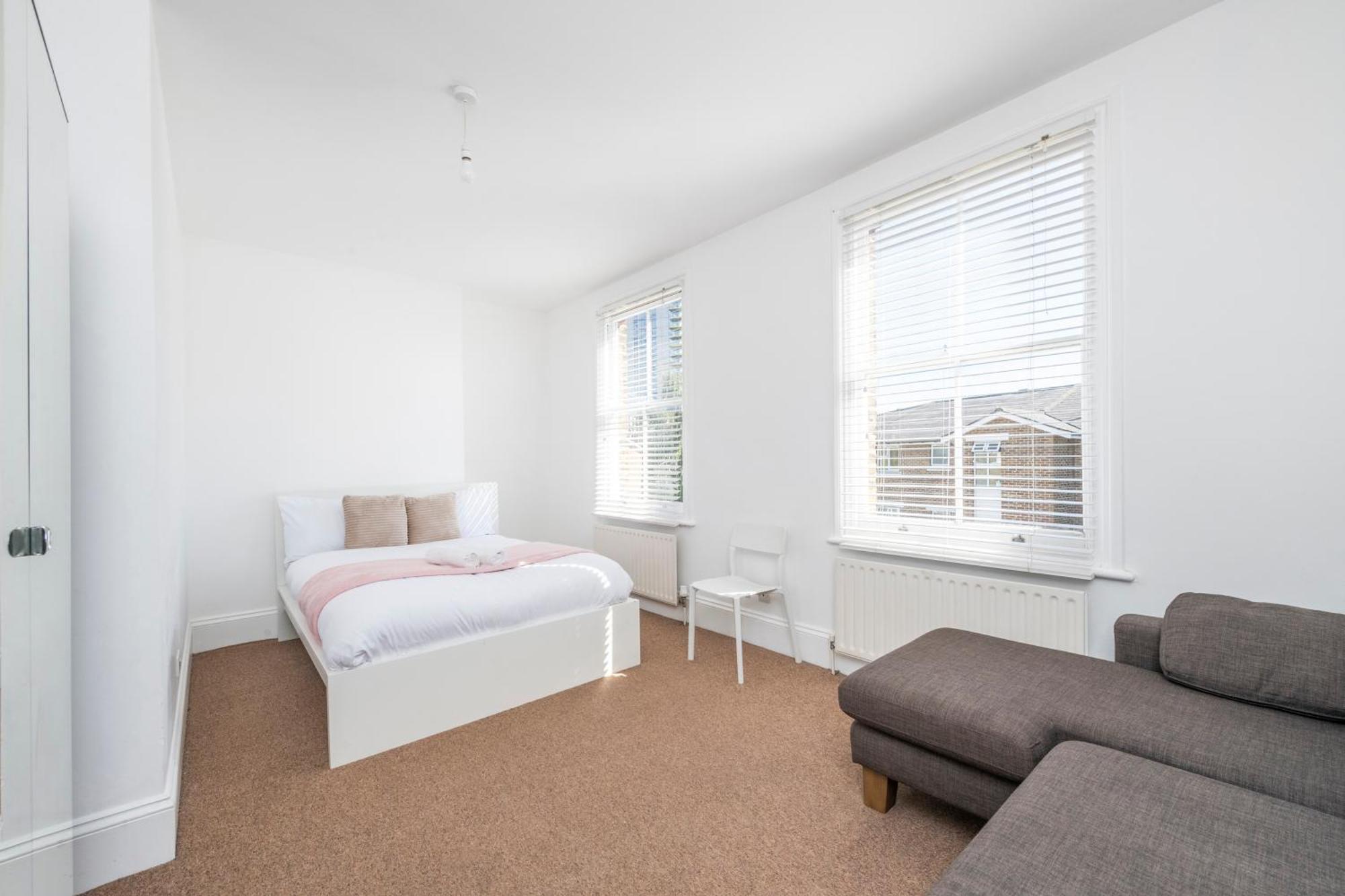 Spacious City Eye, Westminster, Big Ben, Vauxhall Station Apartment London