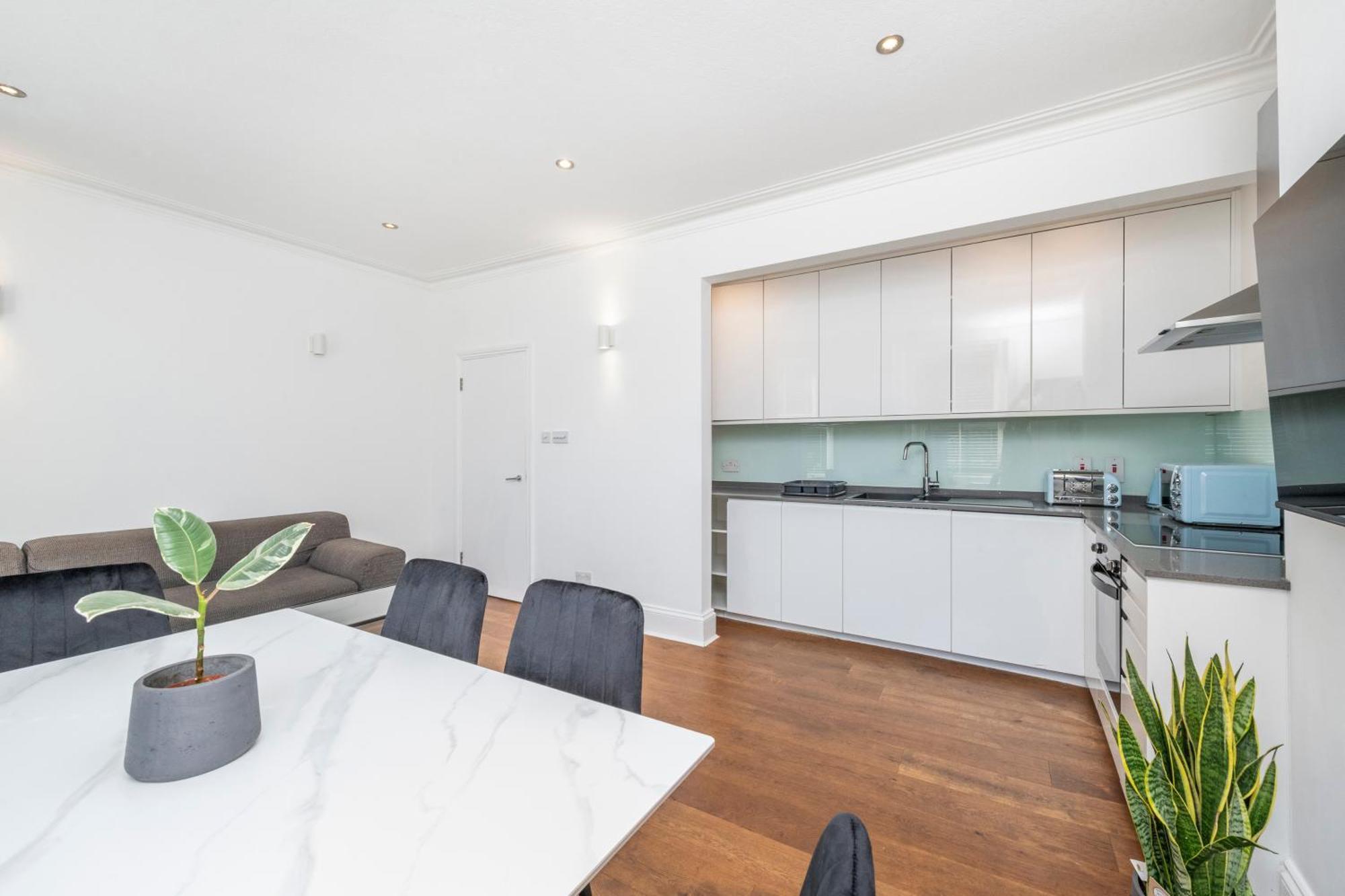 Spacious City Eye, Westminster, Big Ben, Vauxhall Station Apartment *