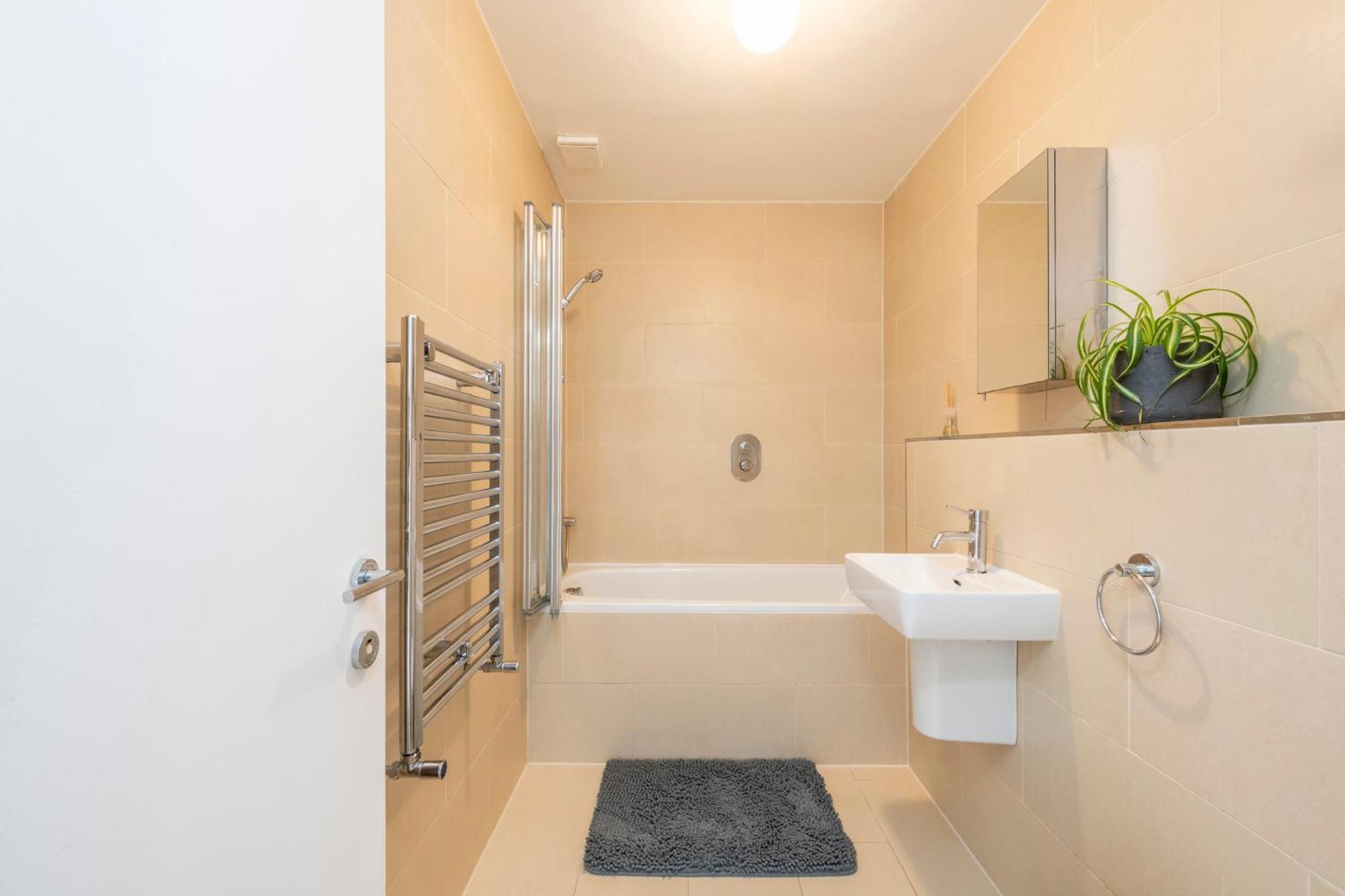 Spacious City Eye, Westminster, Big Ben, Vauxhall Station Apartment *