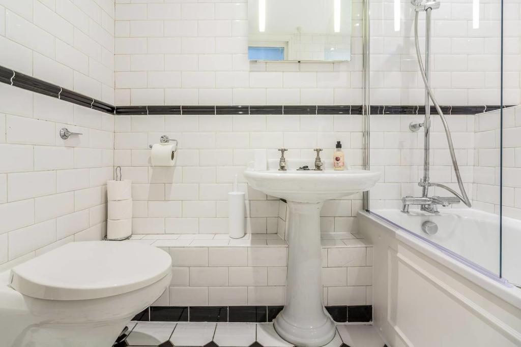 Spacious Soho On Quaint Cobbled Street *