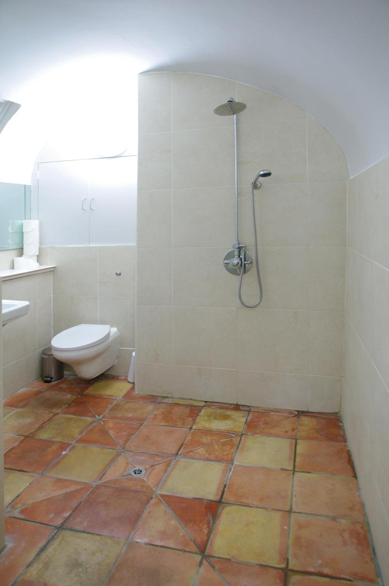 Spacious Soho On Quaint Cobbled Street * London