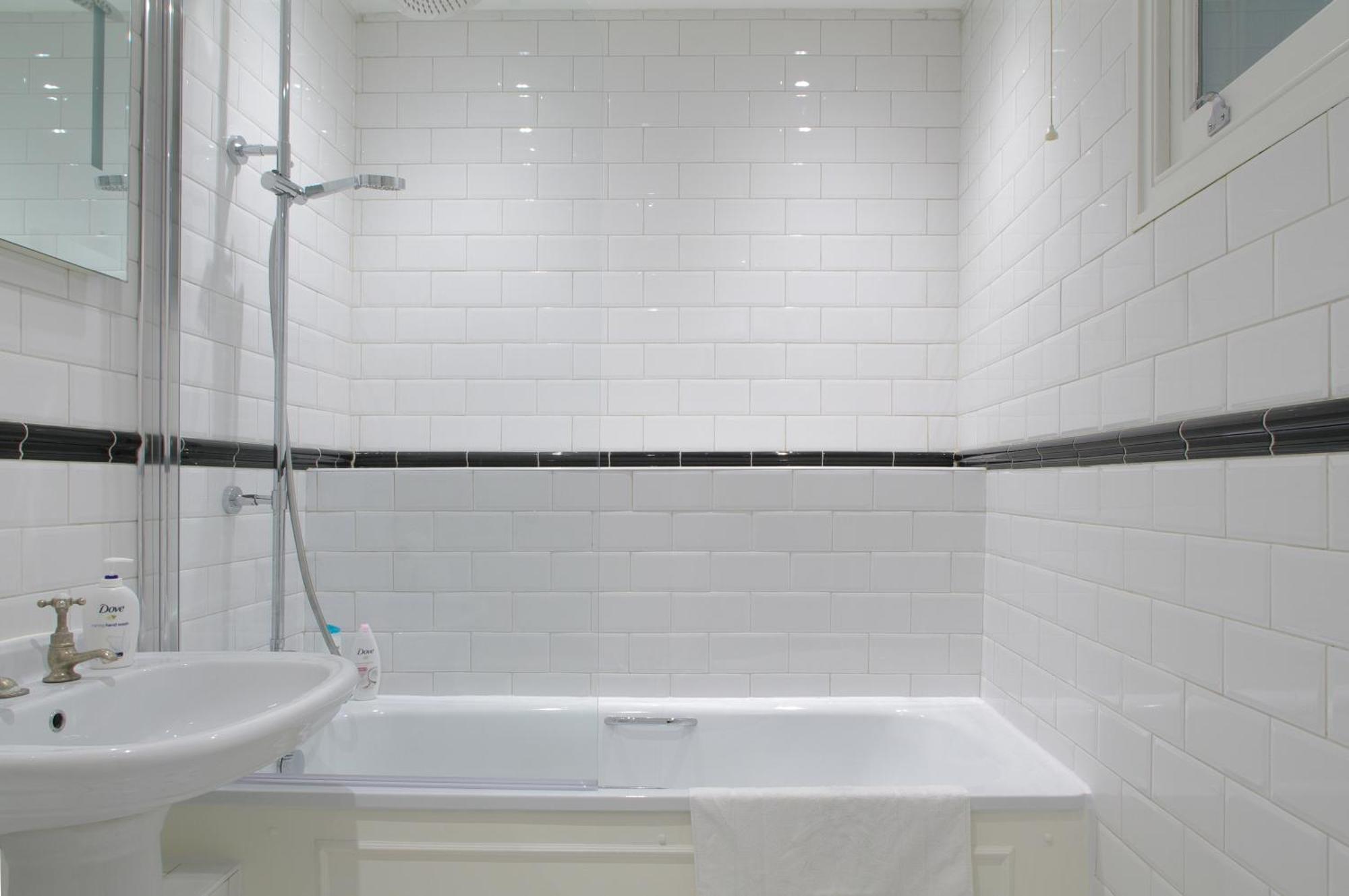 Spacious Soho On Quaint Cobbled Street Apartment *