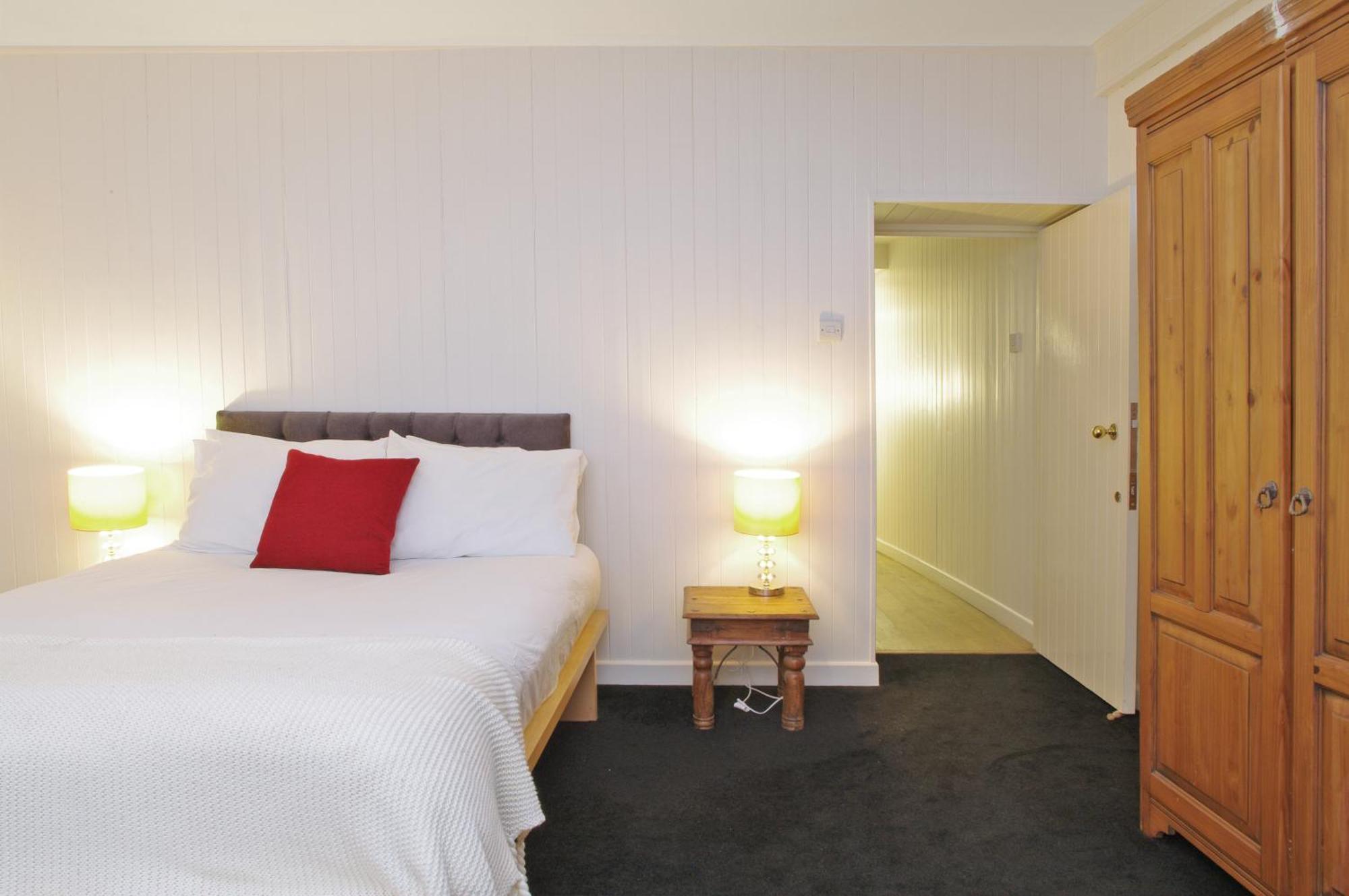 Spacious Soho On Quaint Cobbled Street Apartment London