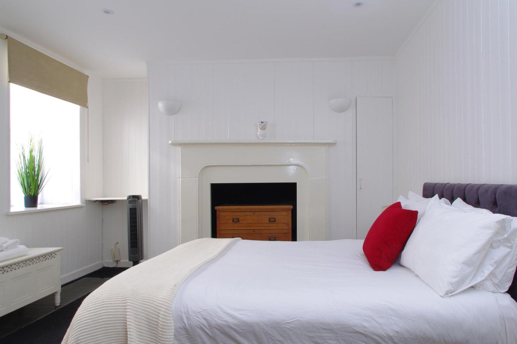 Apartment Spacious Soho On Quaint Cobbled Street *