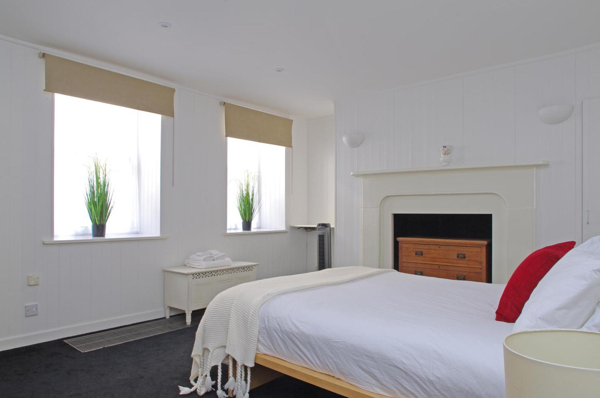 Spacious Soho On Quaint Cobbled Street *