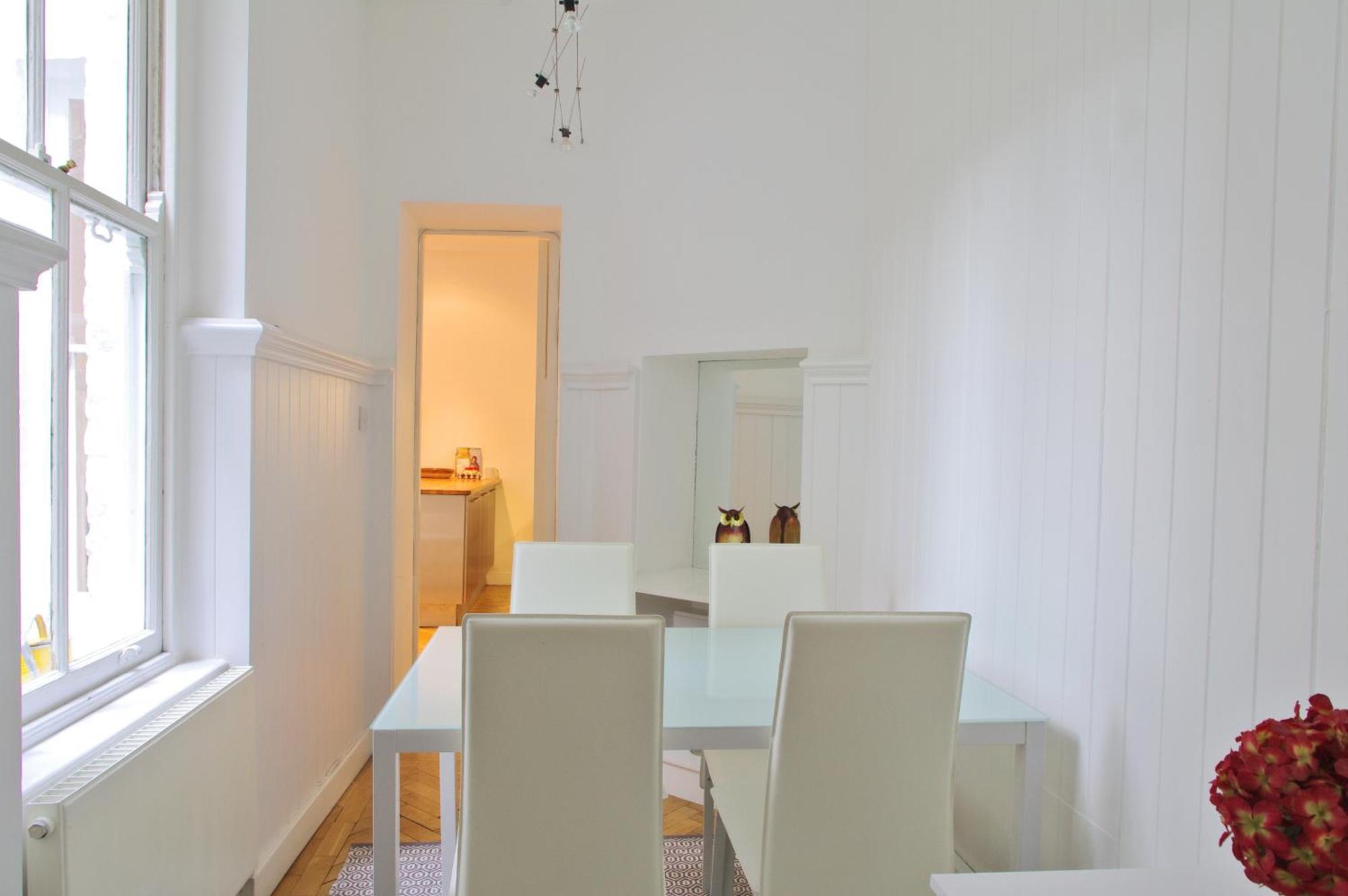 Apartment Spacious Soho On Quaint Cobbled Street London