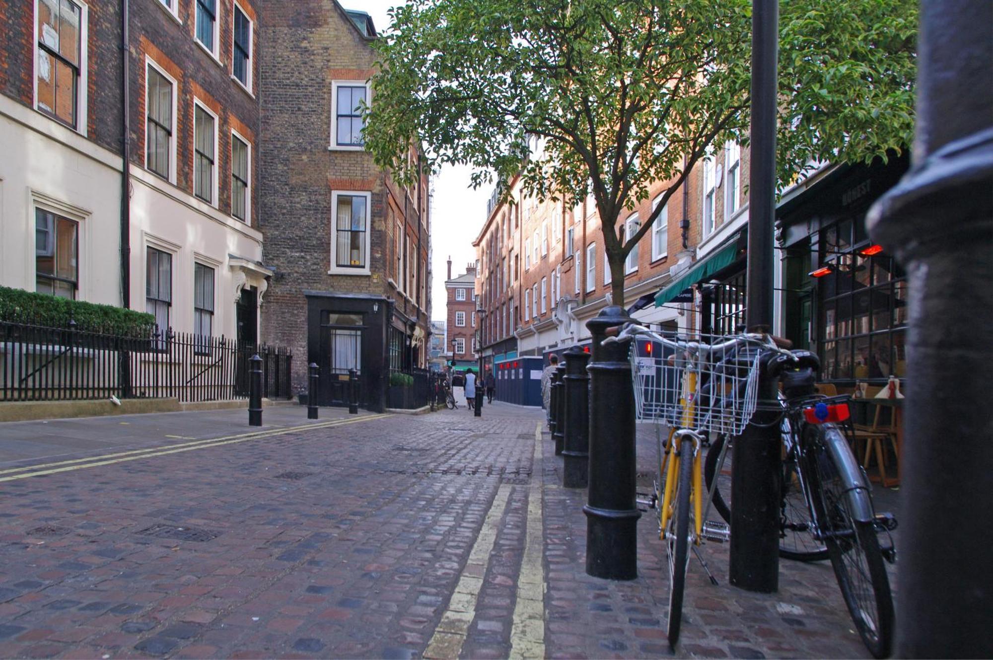 Spacious Soho On Quaint Cobbled Street London