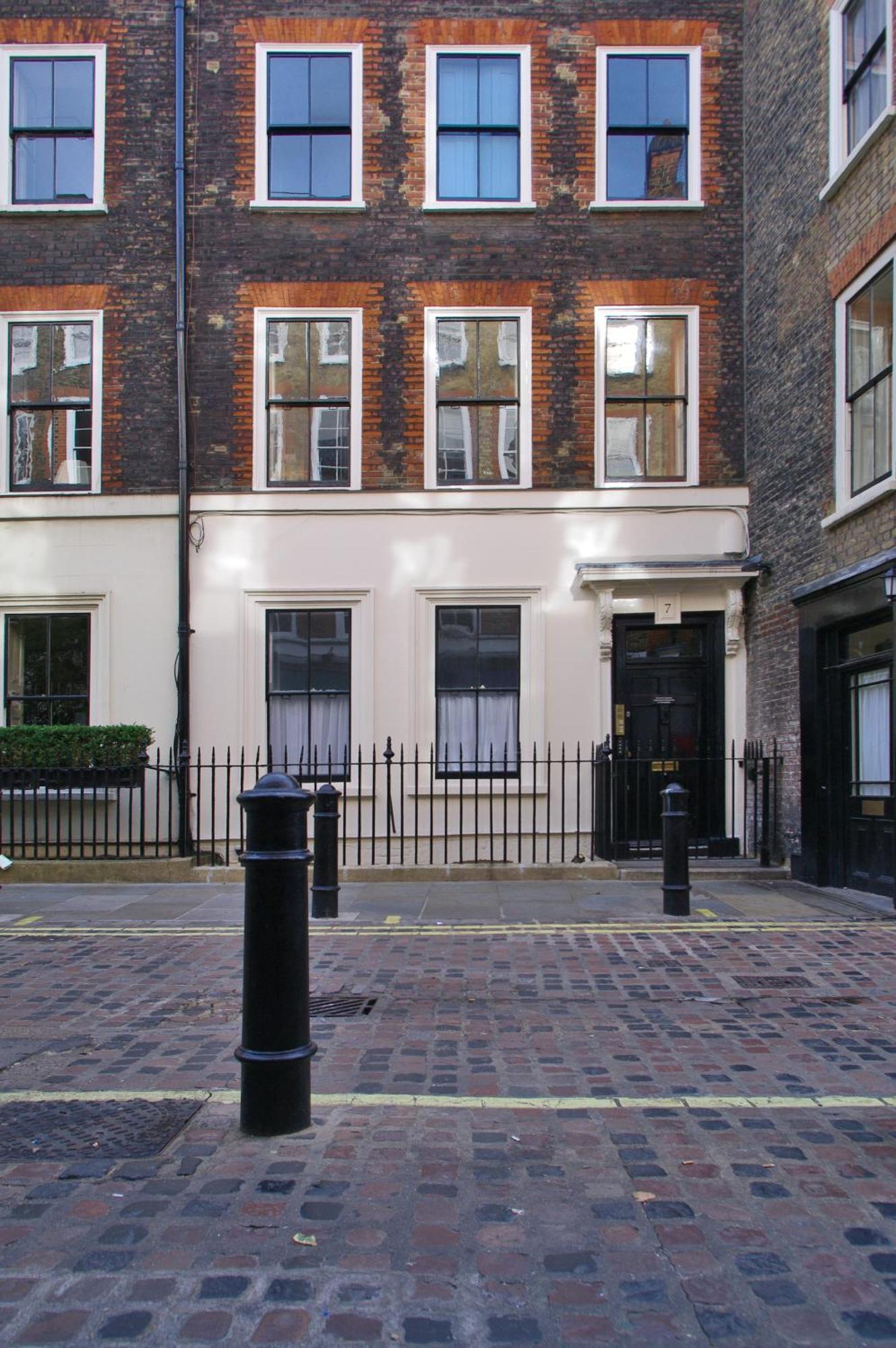 Apartment Spacious Soho On Quaint Cobbled Street *