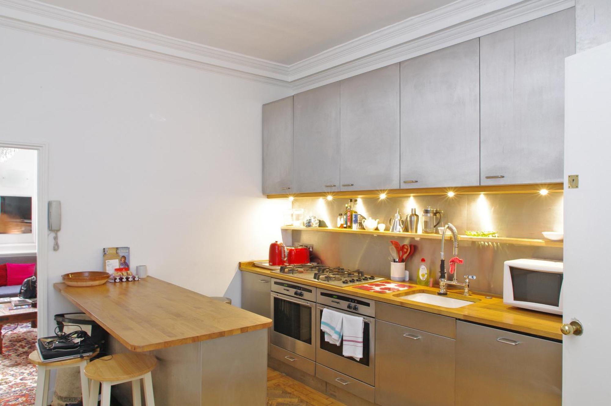 Spacious Soho On Quaint Cobbled Street *