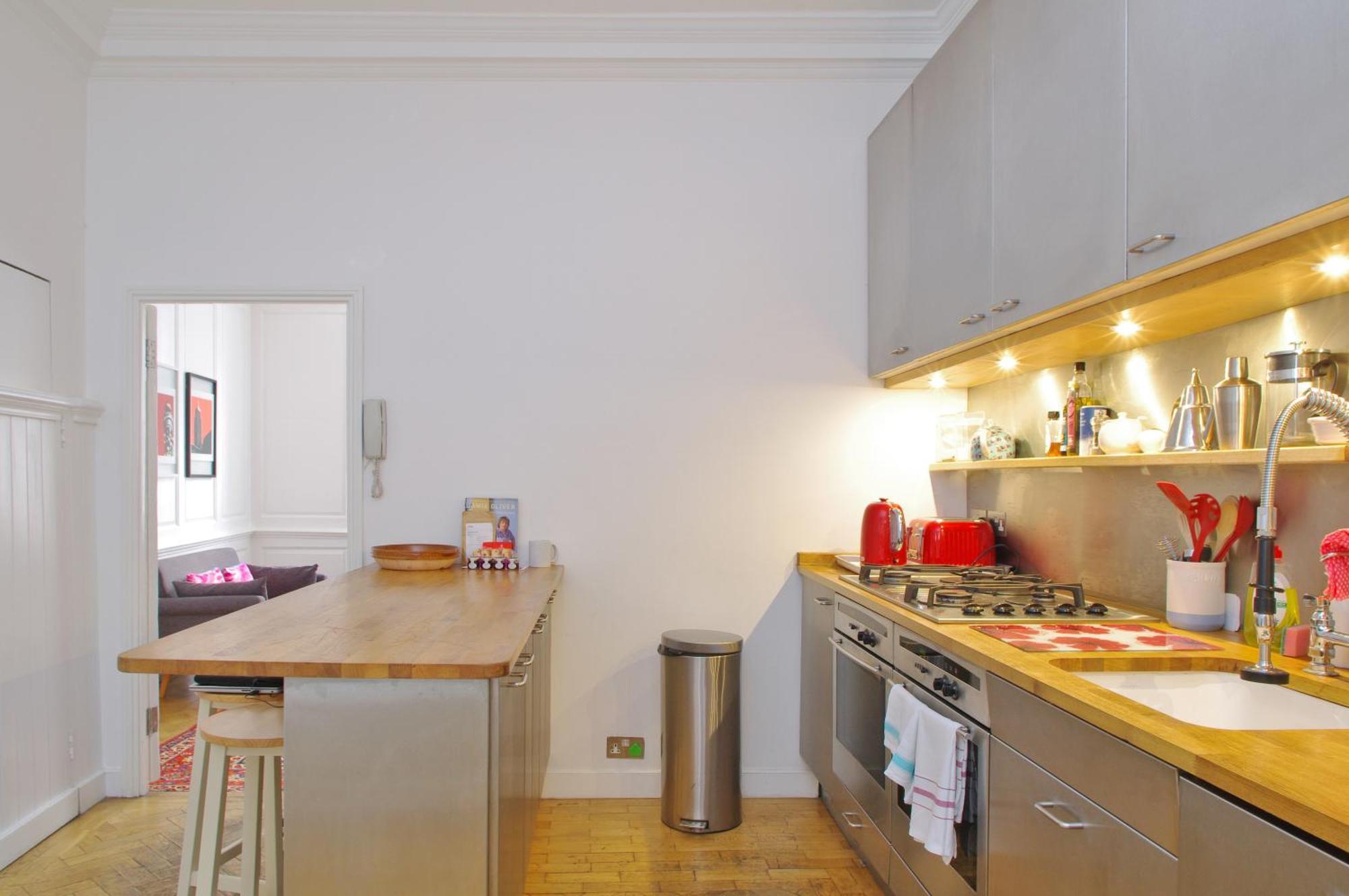 Spacious Soho On Quaint Cobbled Street *