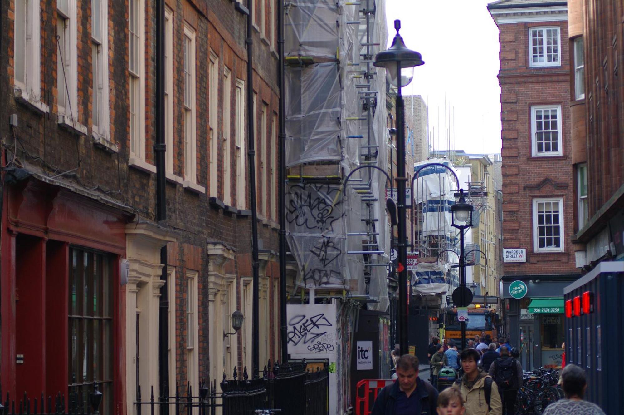Spacious Soho On Quaint Cobbled Street Apartment London