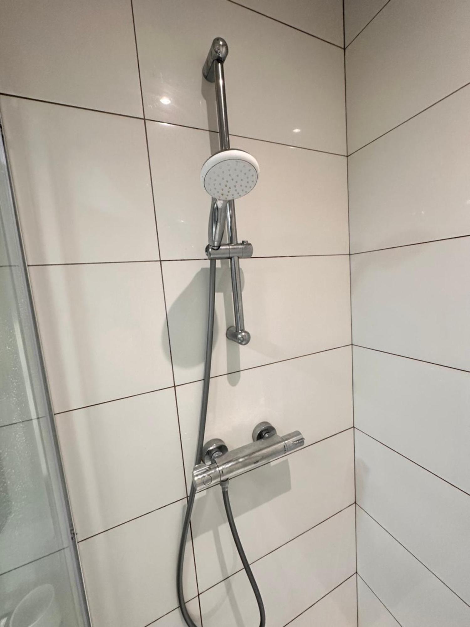 Guest house Double And Single In Bromley By Bow London